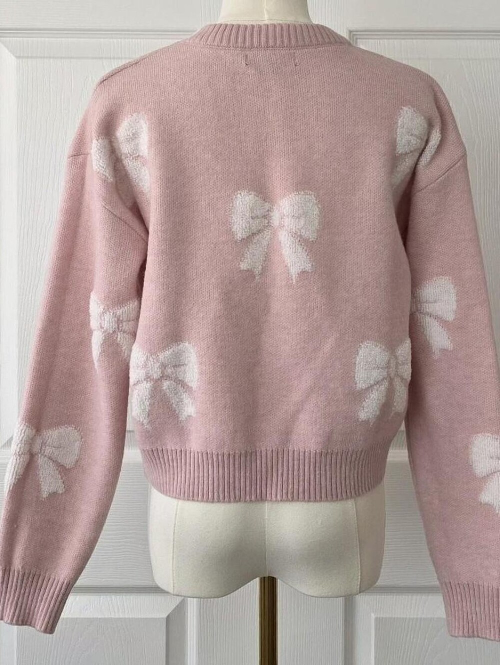 Bow Sweater - Picture 2 of 3